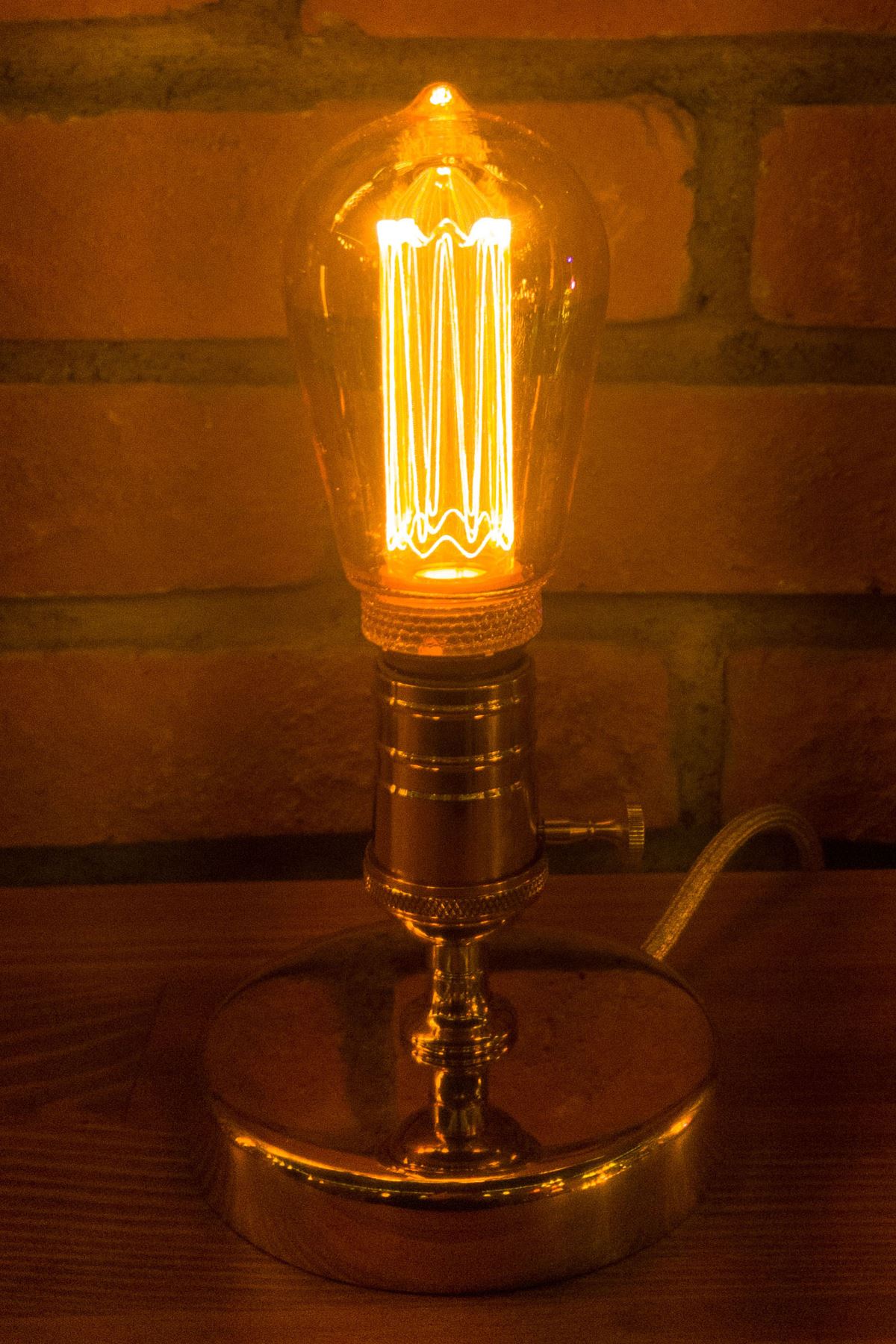 HEKA  E27  4 Watt Gün Işığı Dimerli Tip Filament Edison Tip Retro Armut LED Ampül