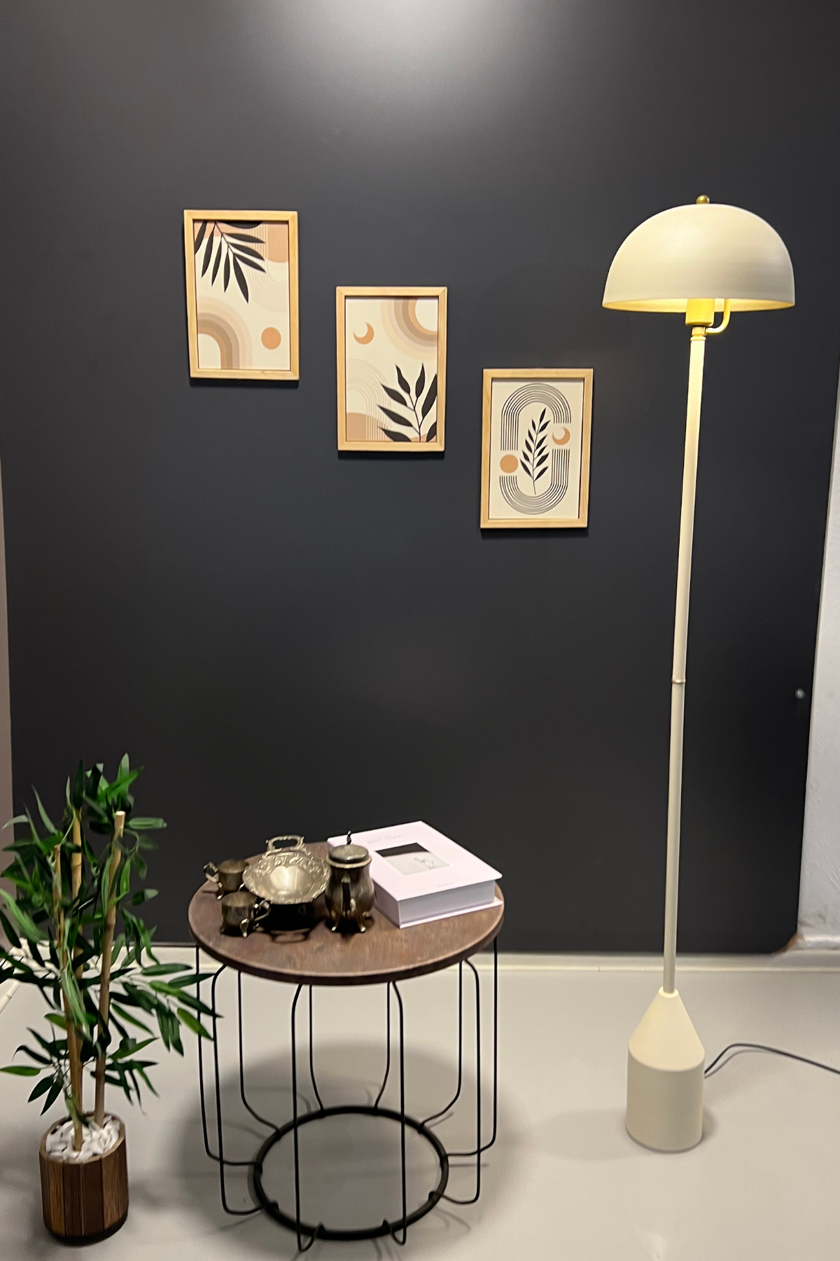 Toms Krem Lambader  Modern Dekoratif Metal Tasarım Şık Yerden Aydınlatma Lambası