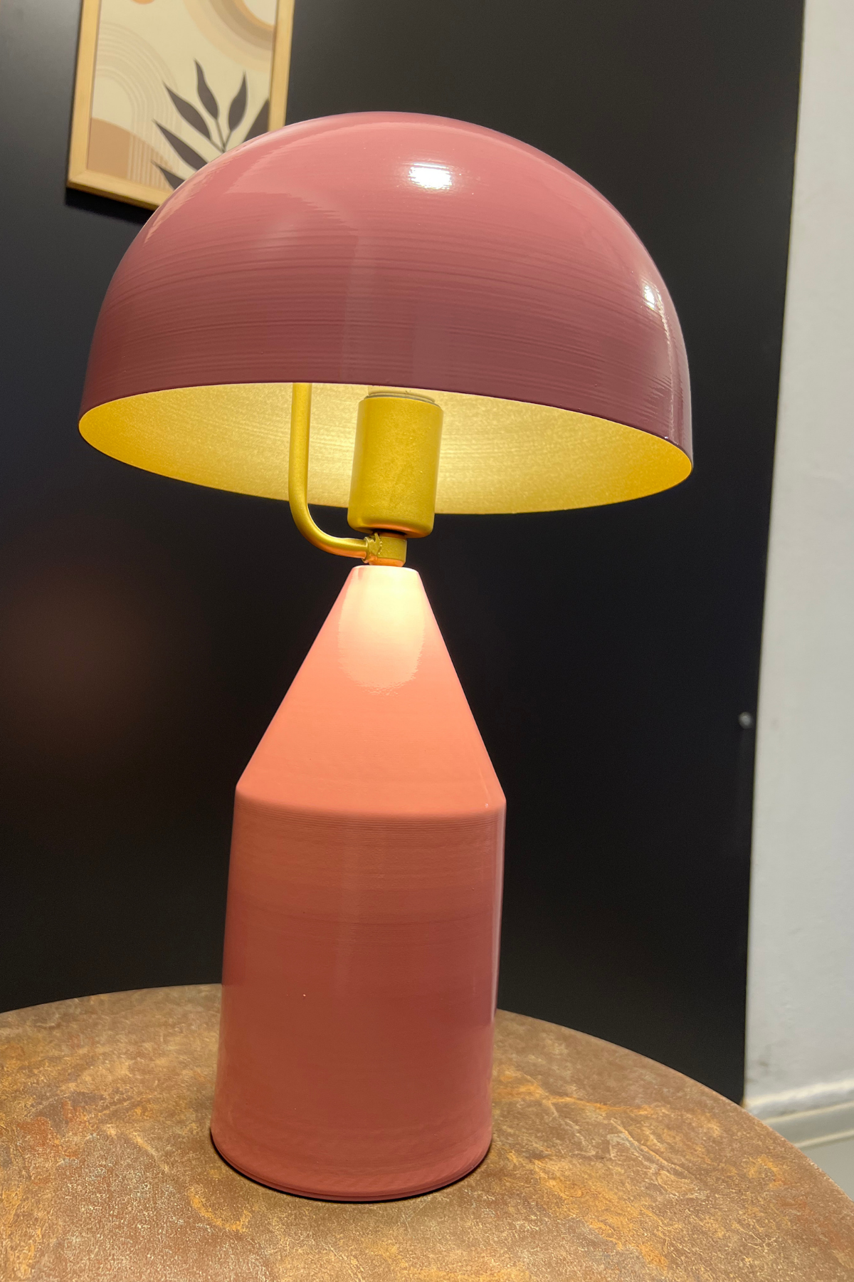 Toms Pembe Masa Lambası Modern Dekoratif Metal Tasarım Şık Aydınlatma