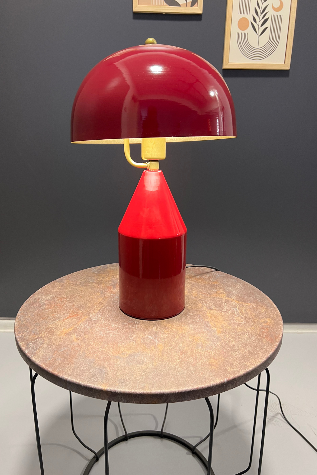 Toms Bordo Masa Lambası Modern Dekoratif Metal Tasarım Şık Aydınlatma