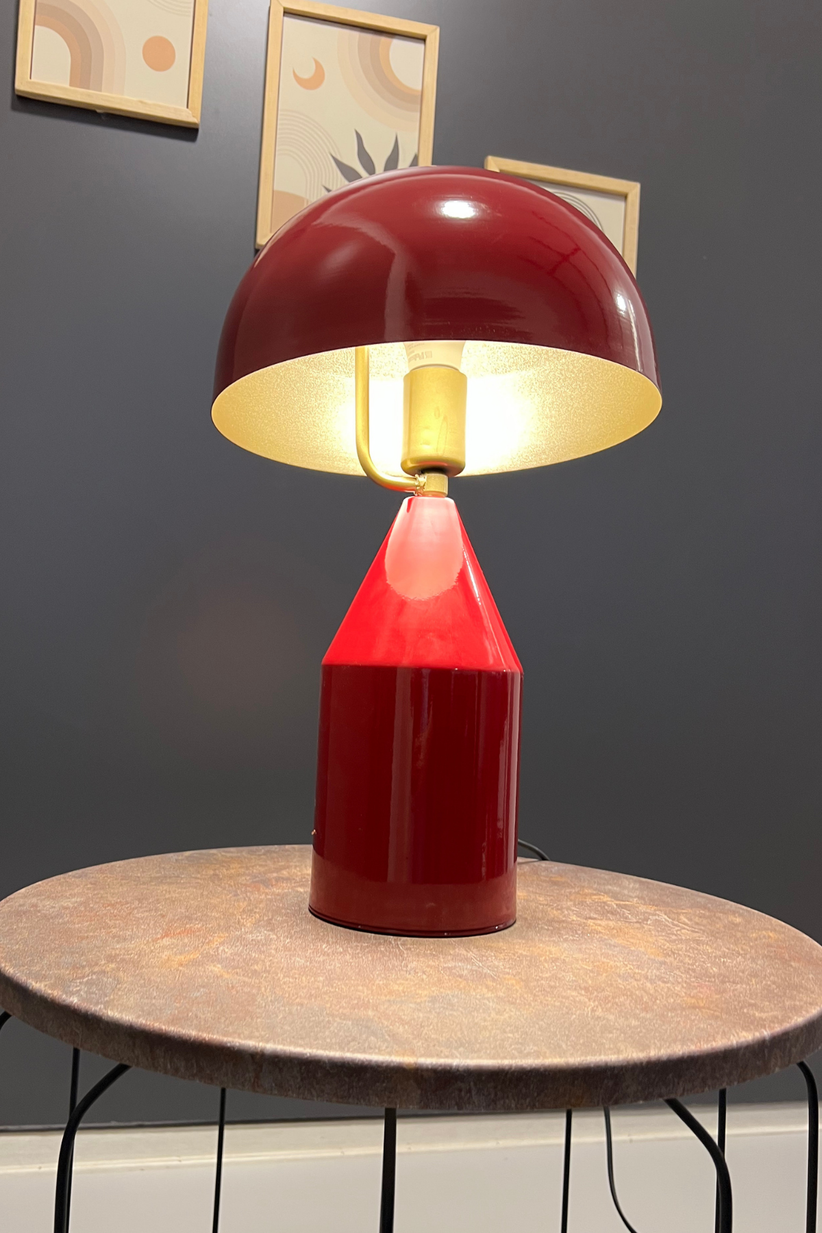 Toms Bordo Masa Lambası Modern Dekoratif Metal Tasarım Şık Aydınlatma