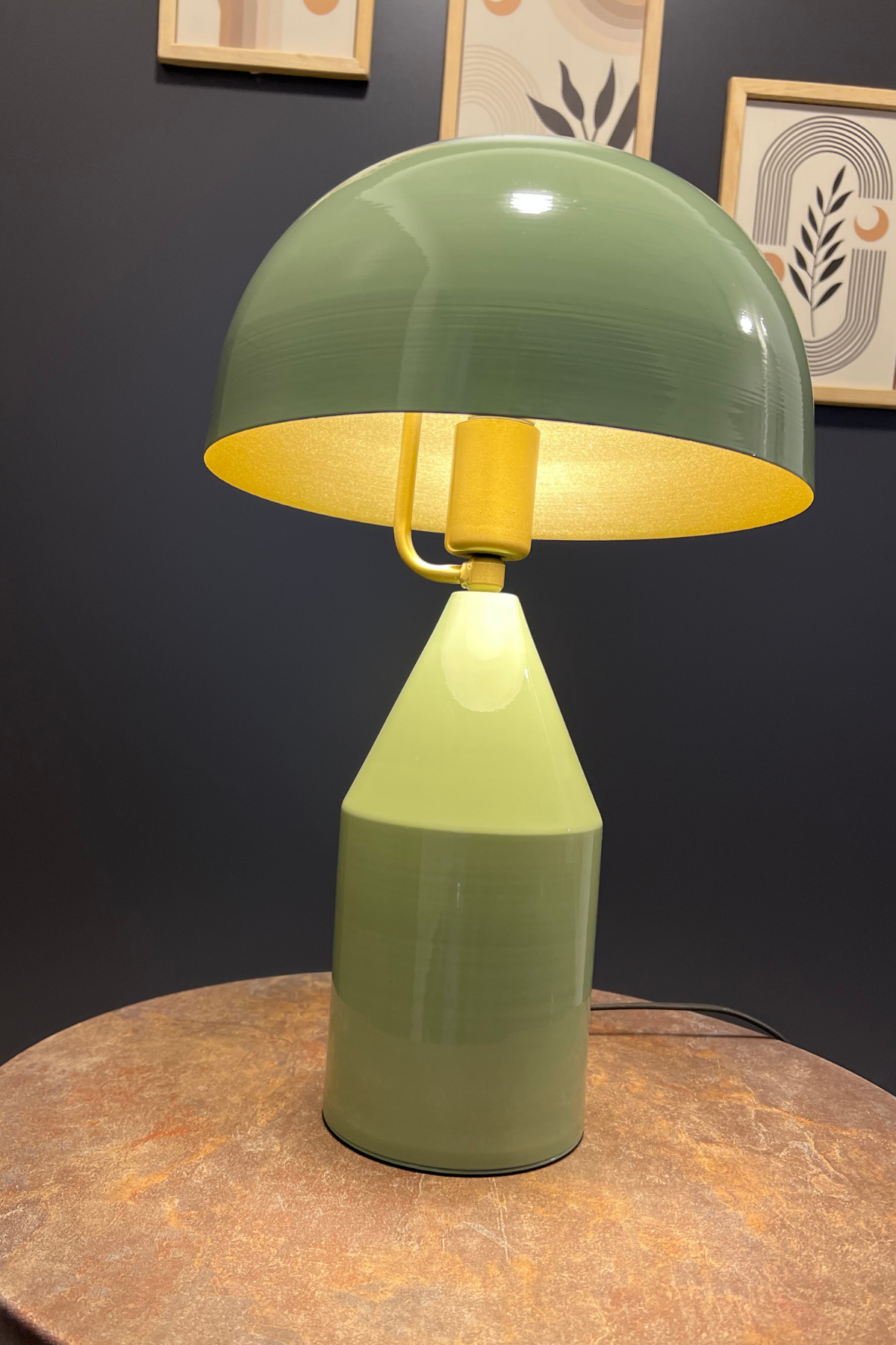 Toms Yeşil Masa Lambası Modern Dekoratif Metal Tasarım Şık Aydınlatma