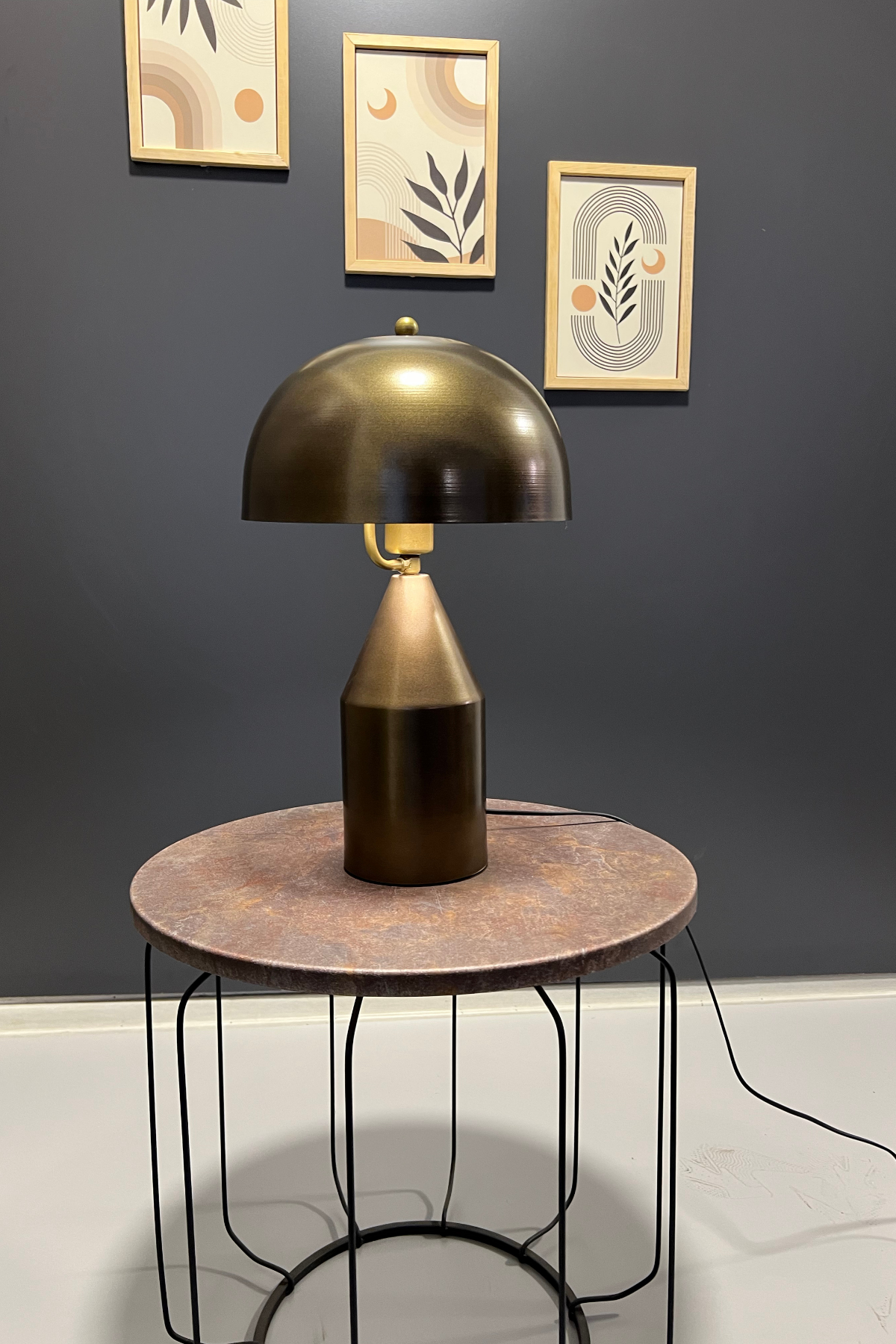 Toms Eskitme Masa Lambası Modern Dekoratif Metal Tasarım Şık Aydınlatma