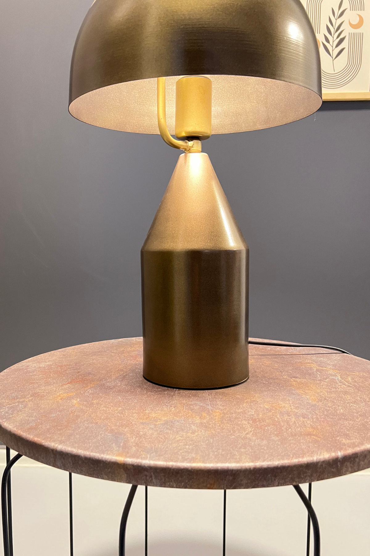 Toms Eskitme Masa Lambası Modern Dekoratif Metal Tasarım Şık Aydınlatma