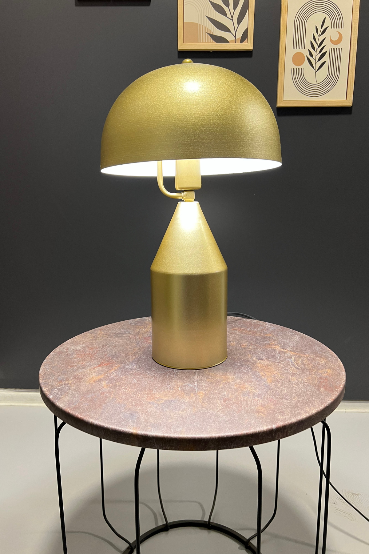 Toms Sarı Masa Lambası Modern Dekoratif Metal Tasarım Şık Aydınlatma