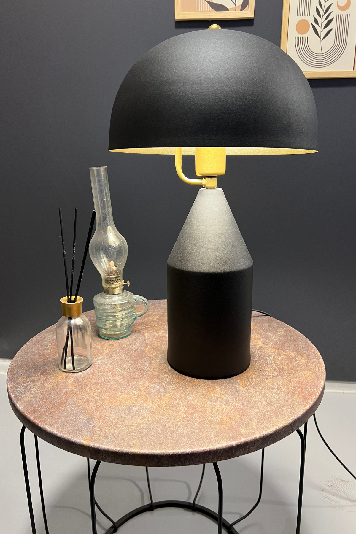 Toms Siyah Masa Lambası Modern Dekoratif Metal Tasarım Şık Aydınlatma