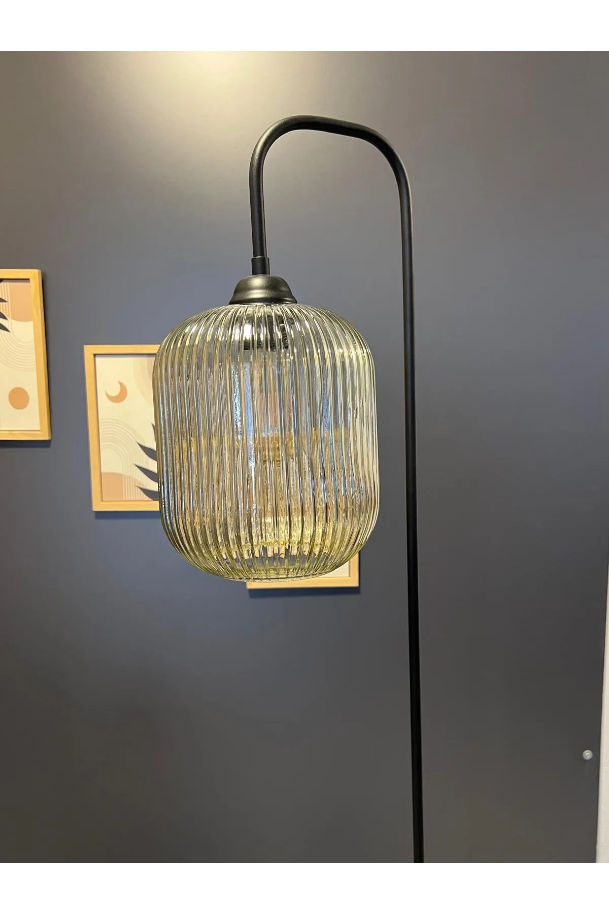 Luster Siyah Lambader Metal Gövde Üfleme Camlı Dekoratif Metal Tasarım Şık Yerden Aydınlatma     