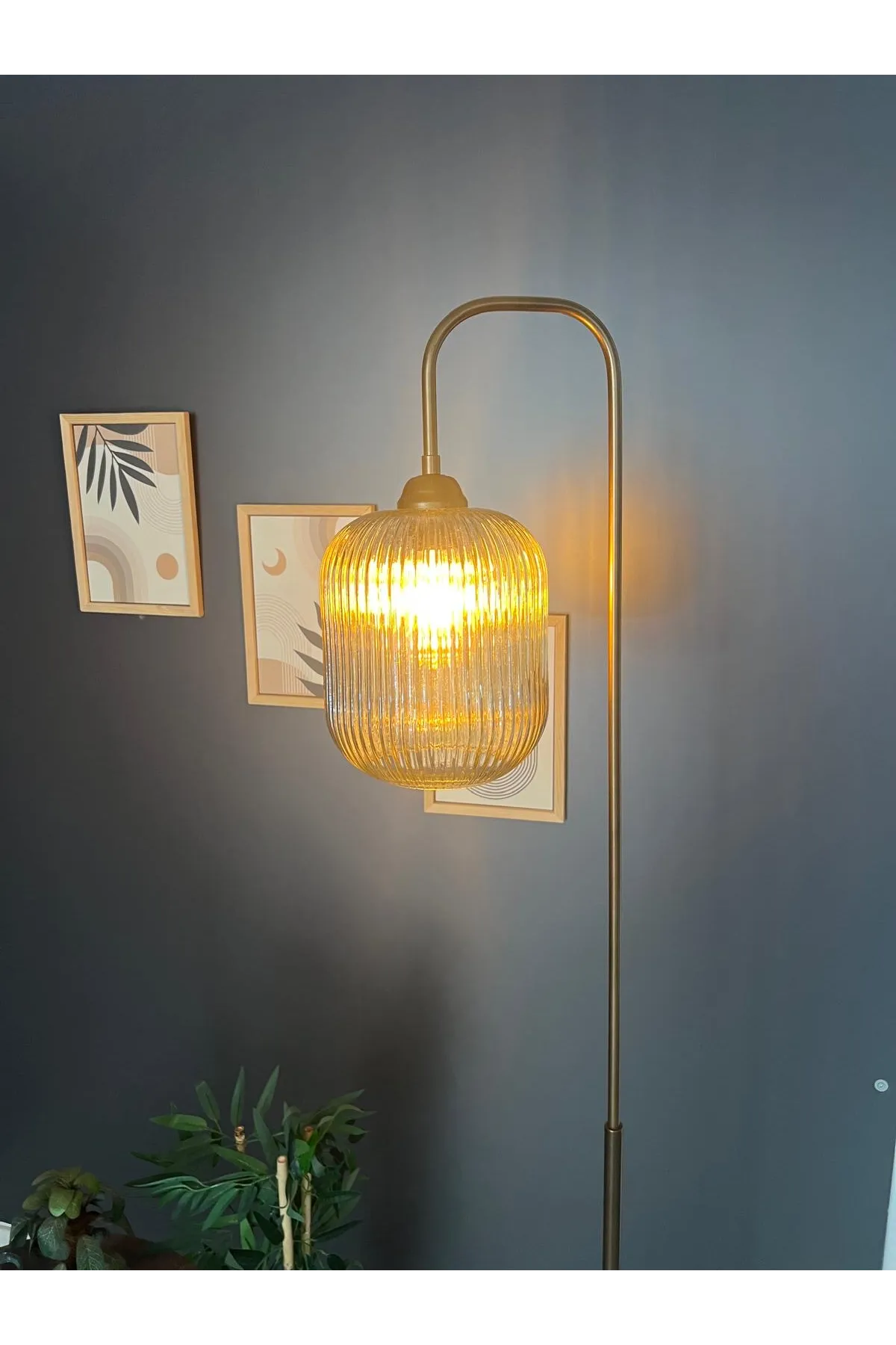 Luster Eskitme Lambader Metal Gövde Üfleme Camlı Dekoratif Metal Tasarım Şık Yerden Aydınlatma     